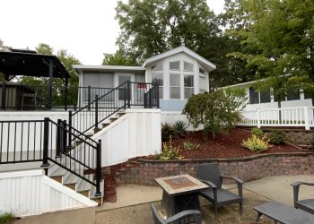 Site #1047- Waterfront - Boat Stake - Loft